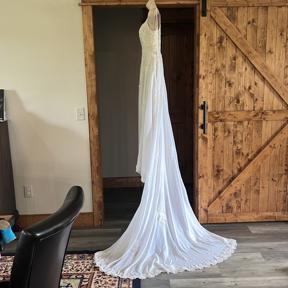 Oleg Cassini wedding dress, GUC - Picture 5 of 12